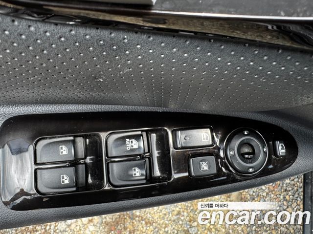 Kia Lotze — interior