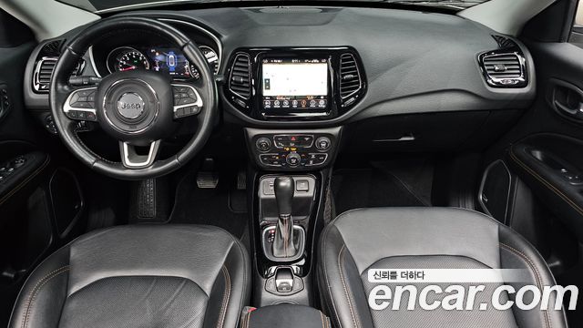 Jeep Compass — interior