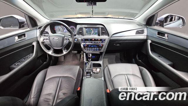 Hyundai Sonata — interior