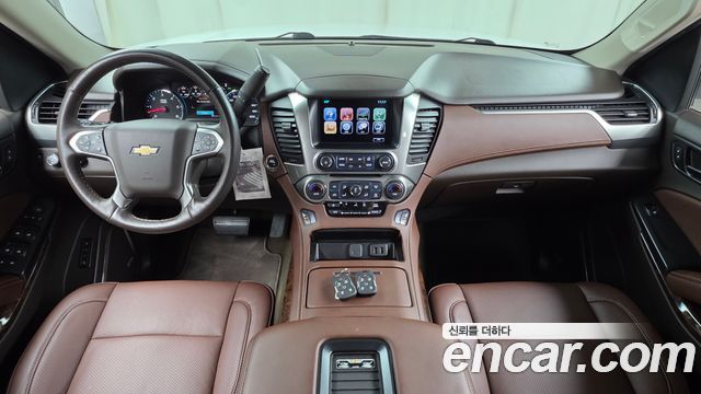Chevrolet Suburban Van — interior