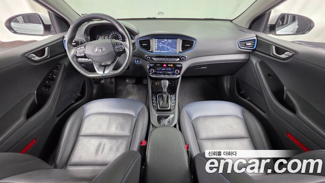 Hyundai Ioniq — interior