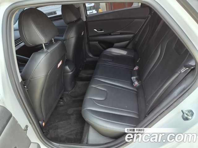 Hyundai Avante — interior