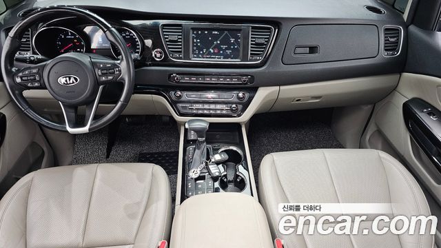 Kia Carnival — interior