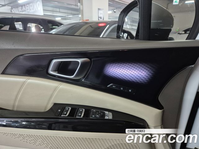 Kia Carnival — interior