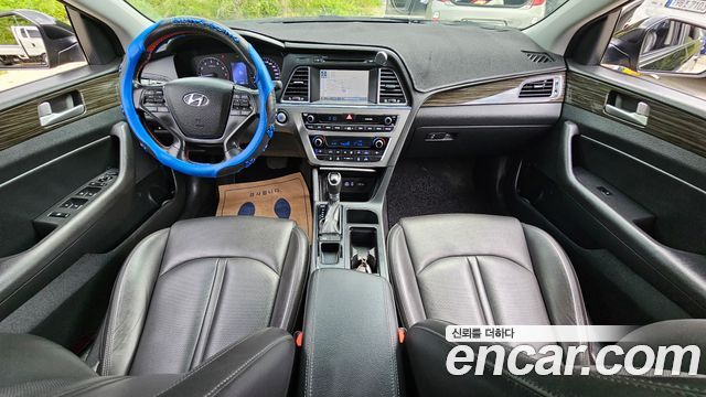 Hyundai Sonata — interior