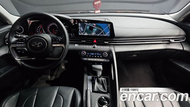 Hyundai Avante — interior