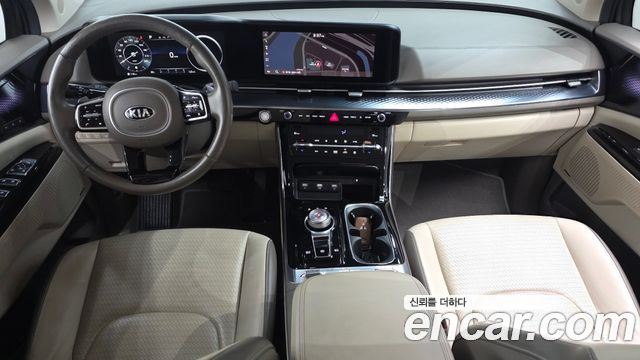Kia Carnival — interior