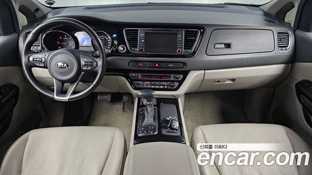 Kia Carnival — interior