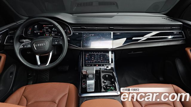 Audi Q7 — interior