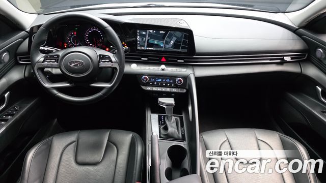 Hyundai Avante — interior