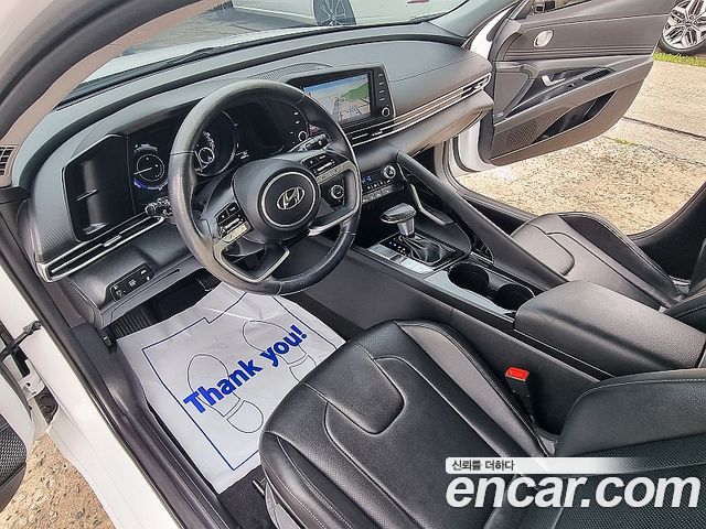 Hyundai Avante — interior