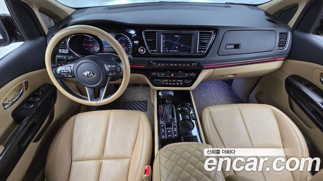 Kia Carnival — interior