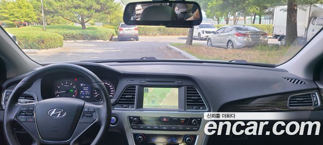 Hyundai Sonata — interior