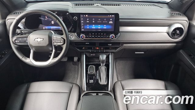 Chevrolet Korea Colorado — interior