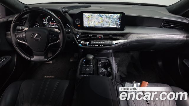 Lexus LS — interior