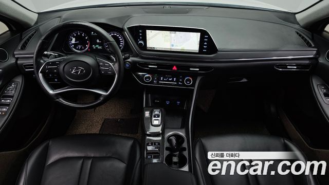 Hyundai Sonata — interior