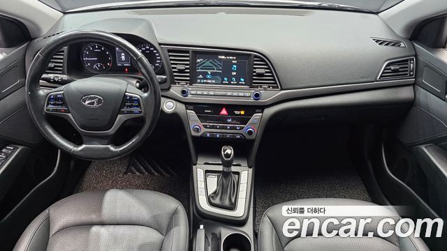 Hyundai Avante — interior