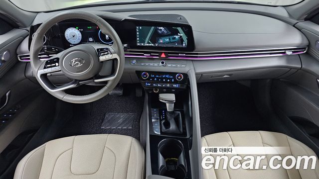Hyundai Avante — interior