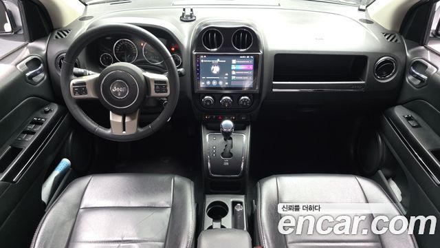 Jeep Compass — interior