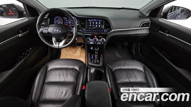 Hyundai Avante — interior