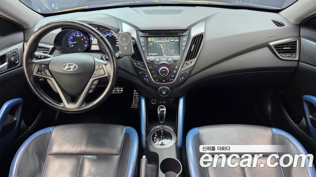 Hyundai Veloster — interior