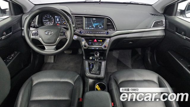 Hyundai Avante — interior