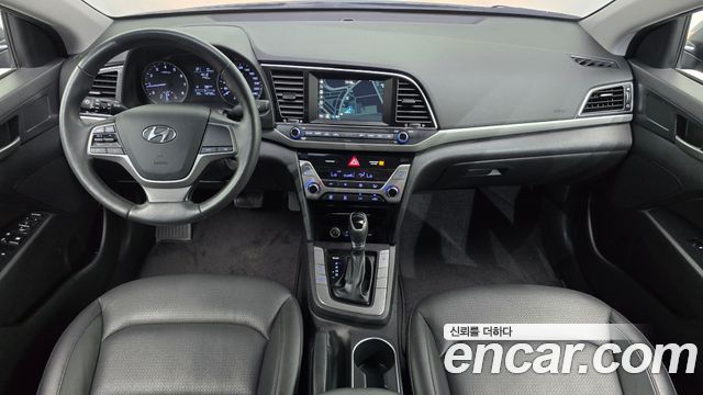 Hyundai Avante — interior