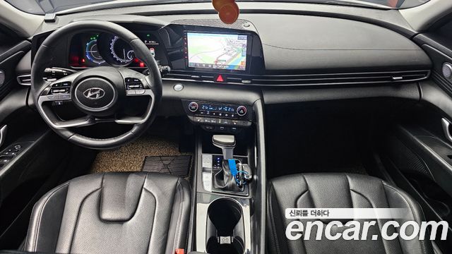 Hyundai Avante — interior