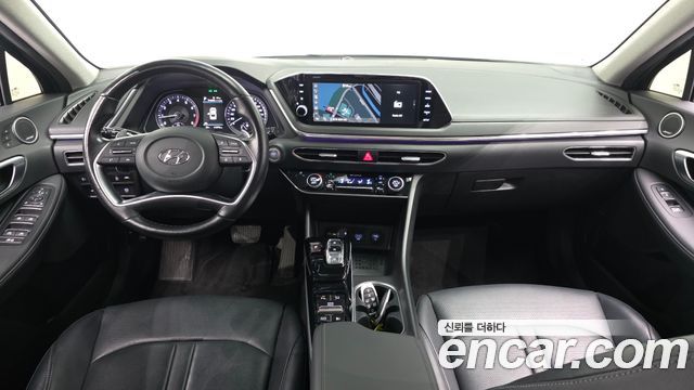 Hyundai Sonata — interior
