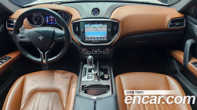 Maserati Ghibli — interior
