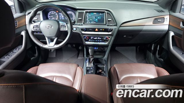 Hyundai Sonata — interior