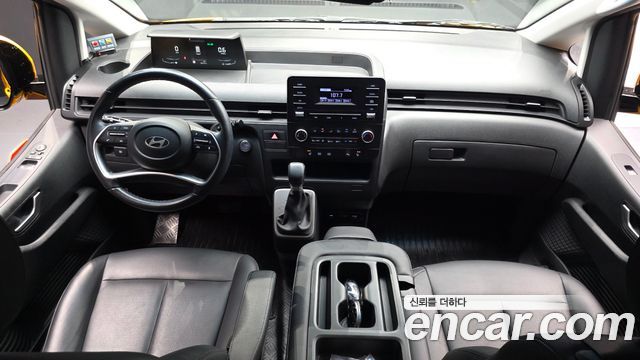 Hyundai Staria — interior
