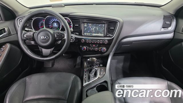 Kia K5 — interior