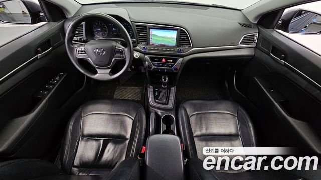 Hyundai Avante — interior