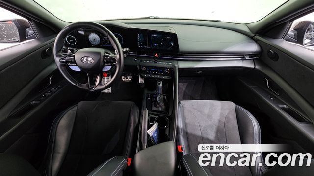 Hyundai Avante — interior