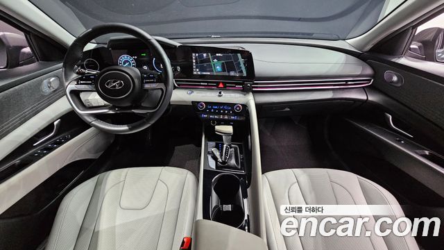 Hyundai Avante — interior