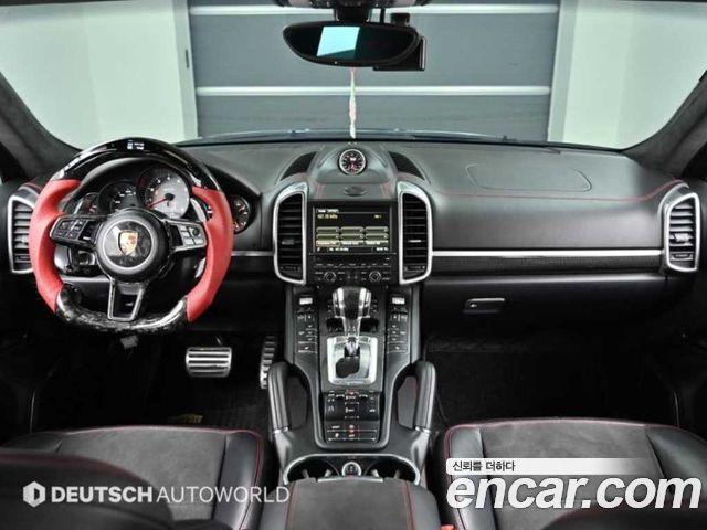 Porsche Cayenne — interior