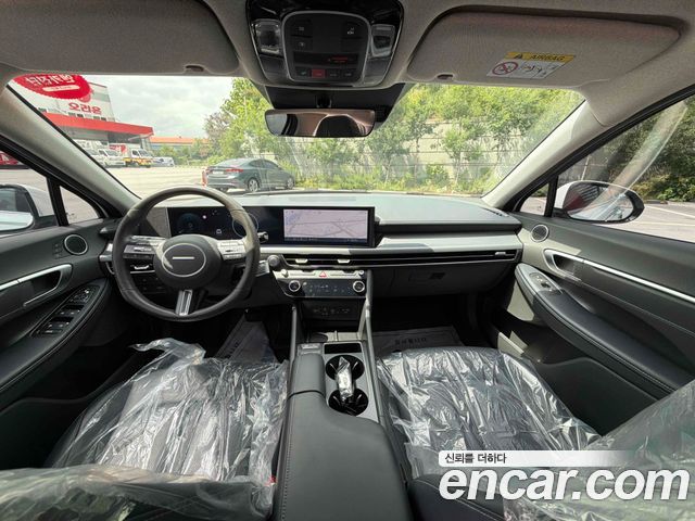 Hyundai Sonata — interior