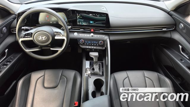 Hyundai Avante — interior