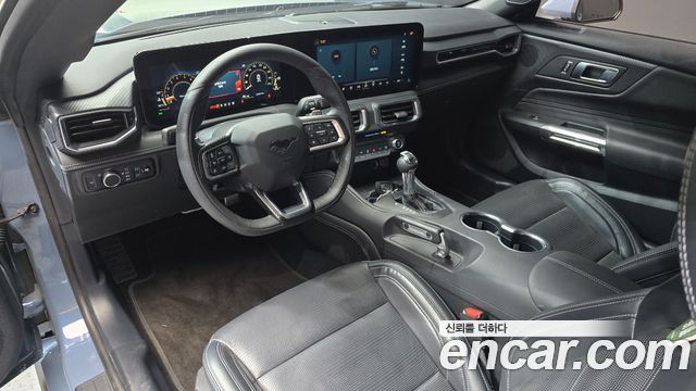 Ford Mustang — interior