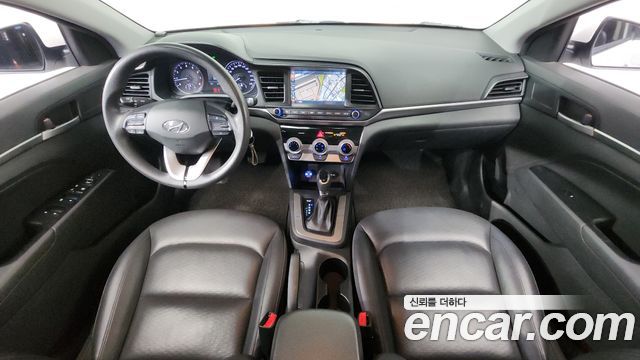 Hyundai Avante — interior