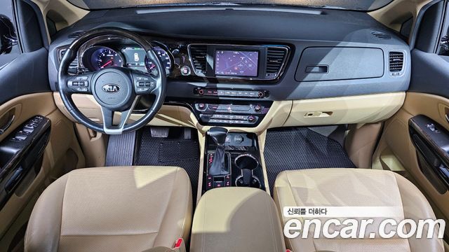 Kia Carnival — interior