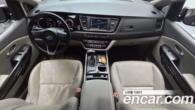 Kia Carnival — interior