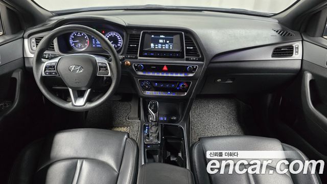 Hyundai Sonata — interior