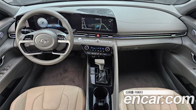 Hyundai Avante — interior