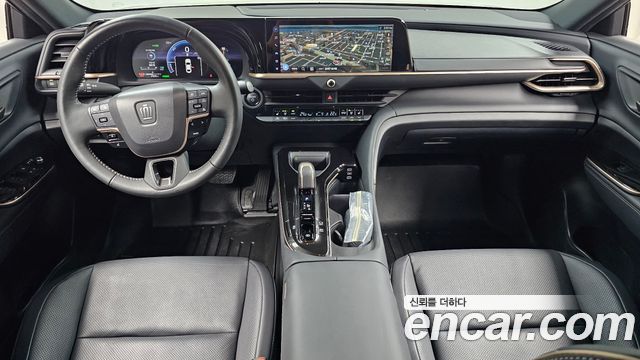 Toyota Crown — interior
