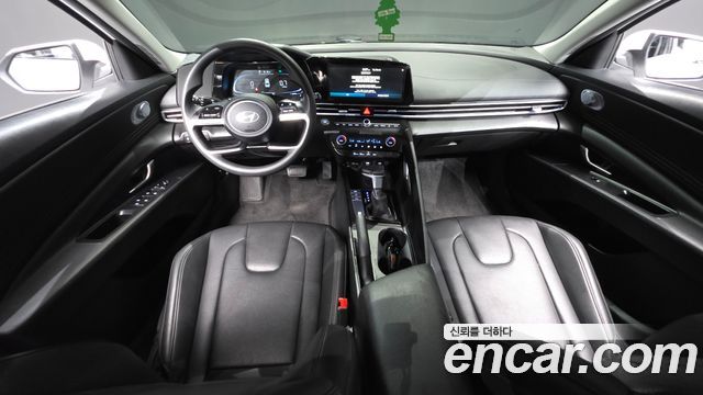 Hyundai Avante — interior