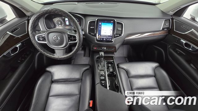 Volvo XC90 — interior
