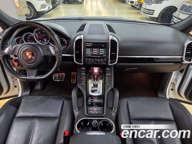 Porsche Cayenne — interior