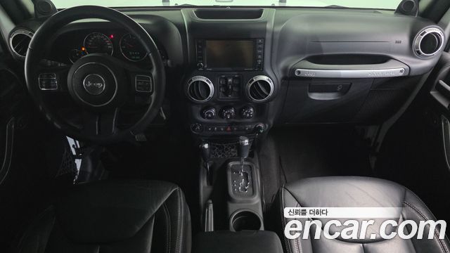 Jeep Wrangler — interior